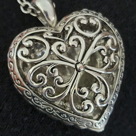 Vintage 3D Heart Filigree Pendant Necklace β Silver Tone π - Picture 2 of 8